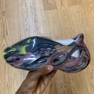 Yeezy Foam Runners MX Carbon/ All Sizes 4-13/ Multicolor/ Authentic